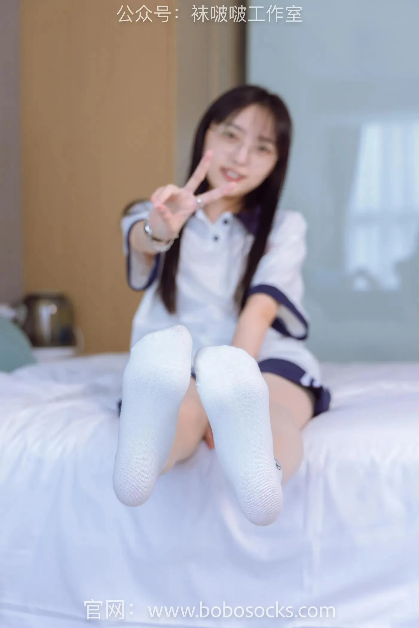 [BoBoSocks袜啵啵]NO.118 稚予-运动鞋、白棉袜、肉丝、踩小熊玩偶 [140P]插图3